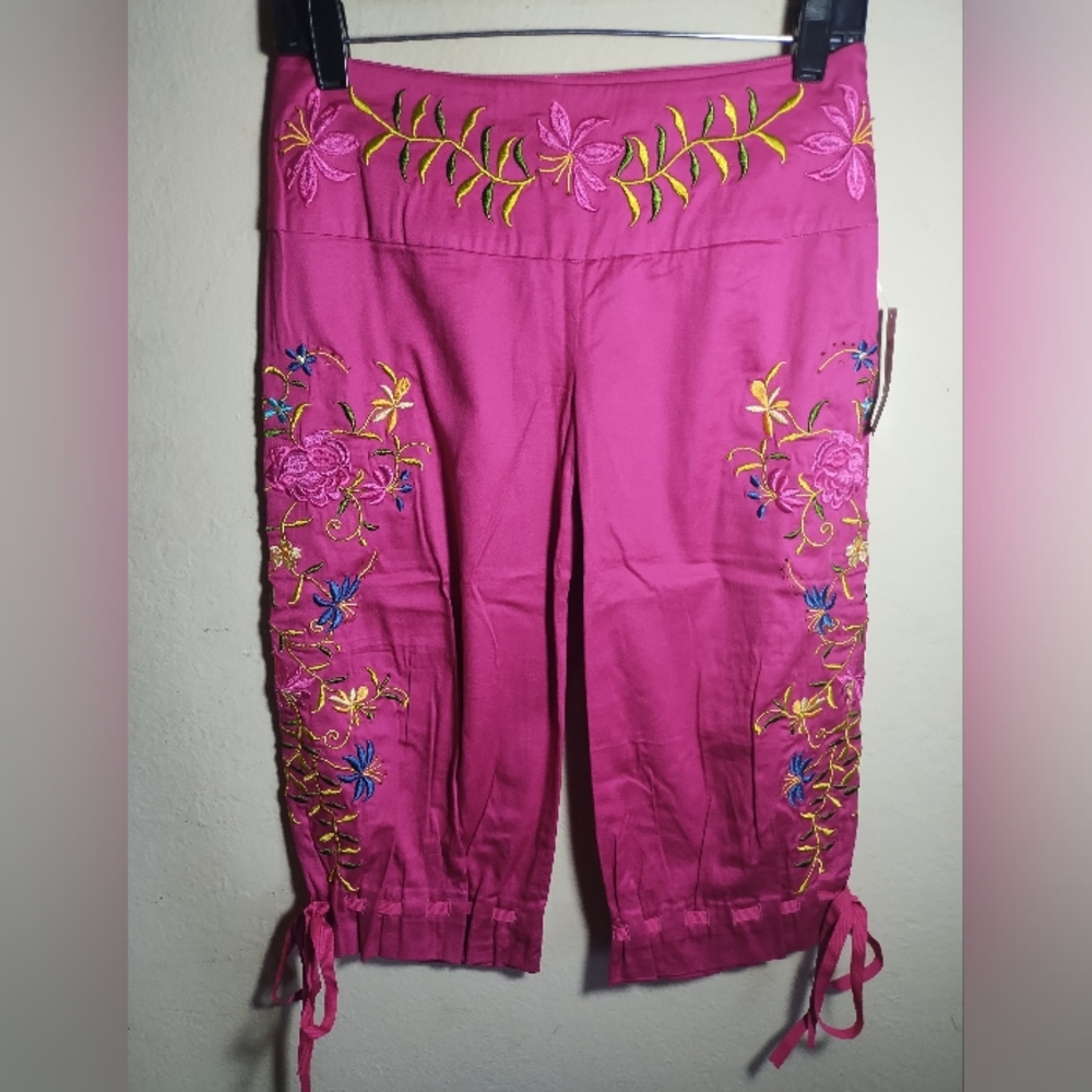 New Que Pants Crop Capri Boho Embroidered Pink